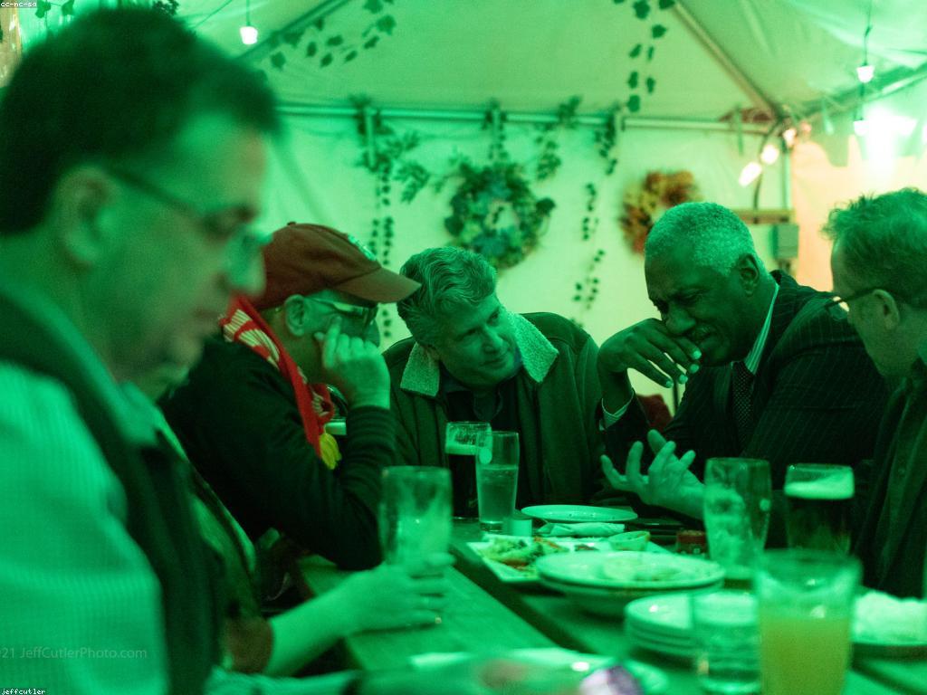 អត្ថប្រយោជន៍និងហានិភ័យនៃការប្រើប្រាស់បណ្តាញសង្គម