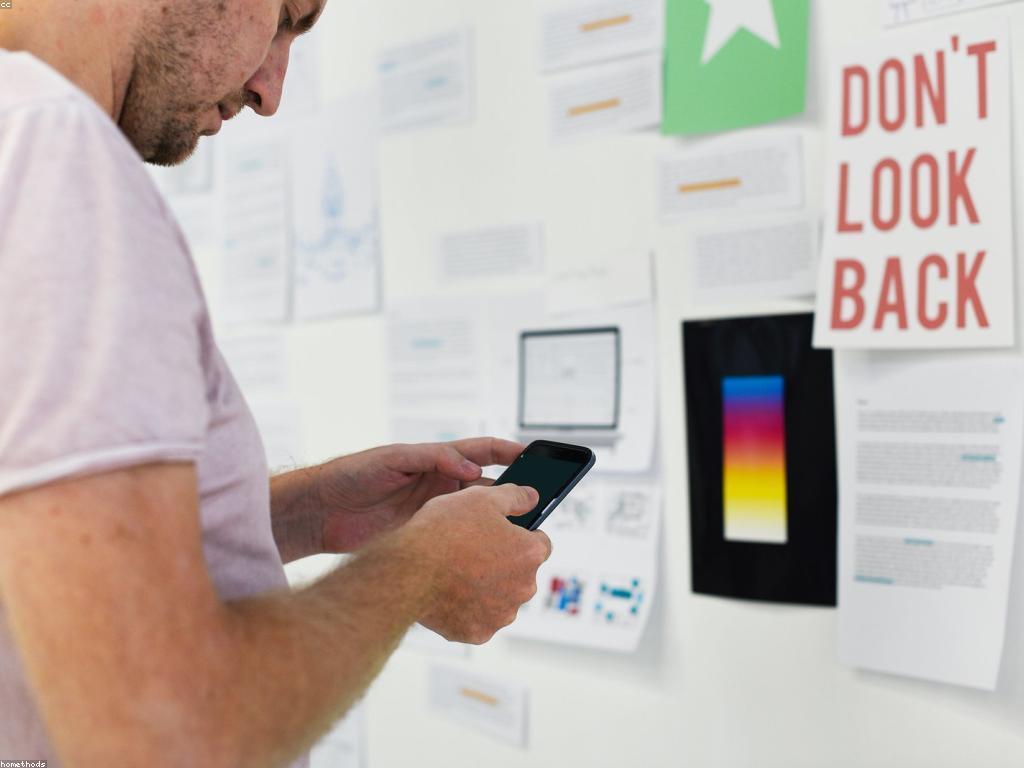 អត្ថប្រយោជន៍និងហានិភ័យនៃការប្រើប្រាស់បណ្តាញសង្គម