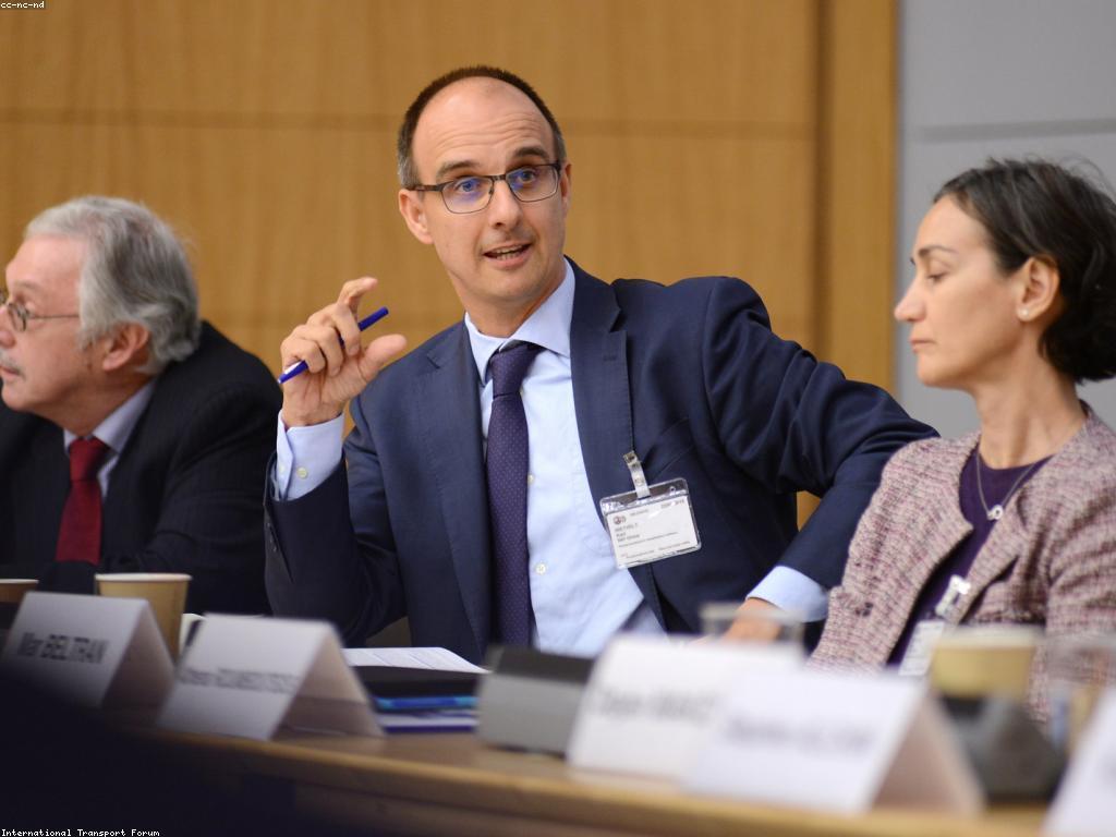 អត្ថប្រយោជន៍និងហានិភ័យ